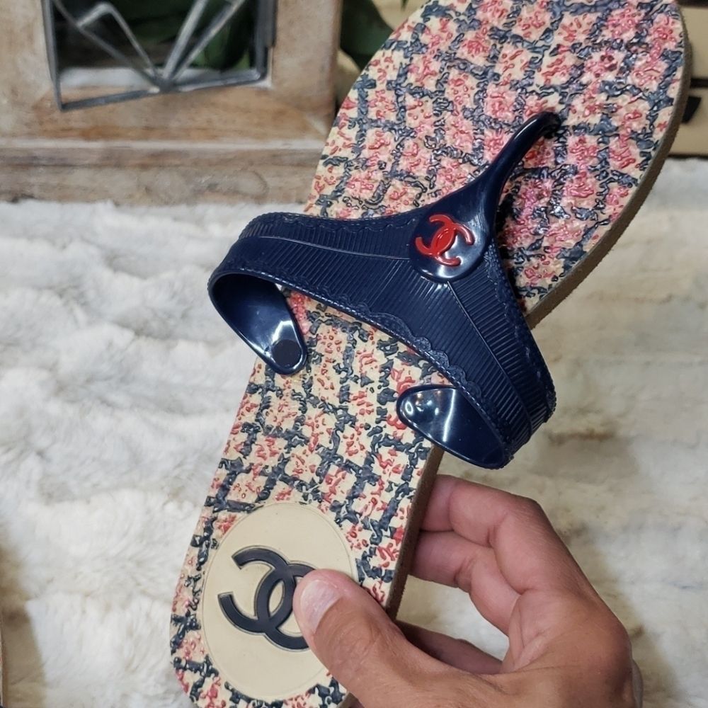 ♥️ SOLD ❤️ Chanel sandals 👡 - Picture 6 of 13